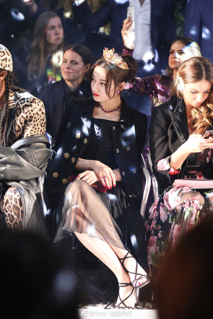 戴上王冠就是女皇,戴上皇冠我就是女王