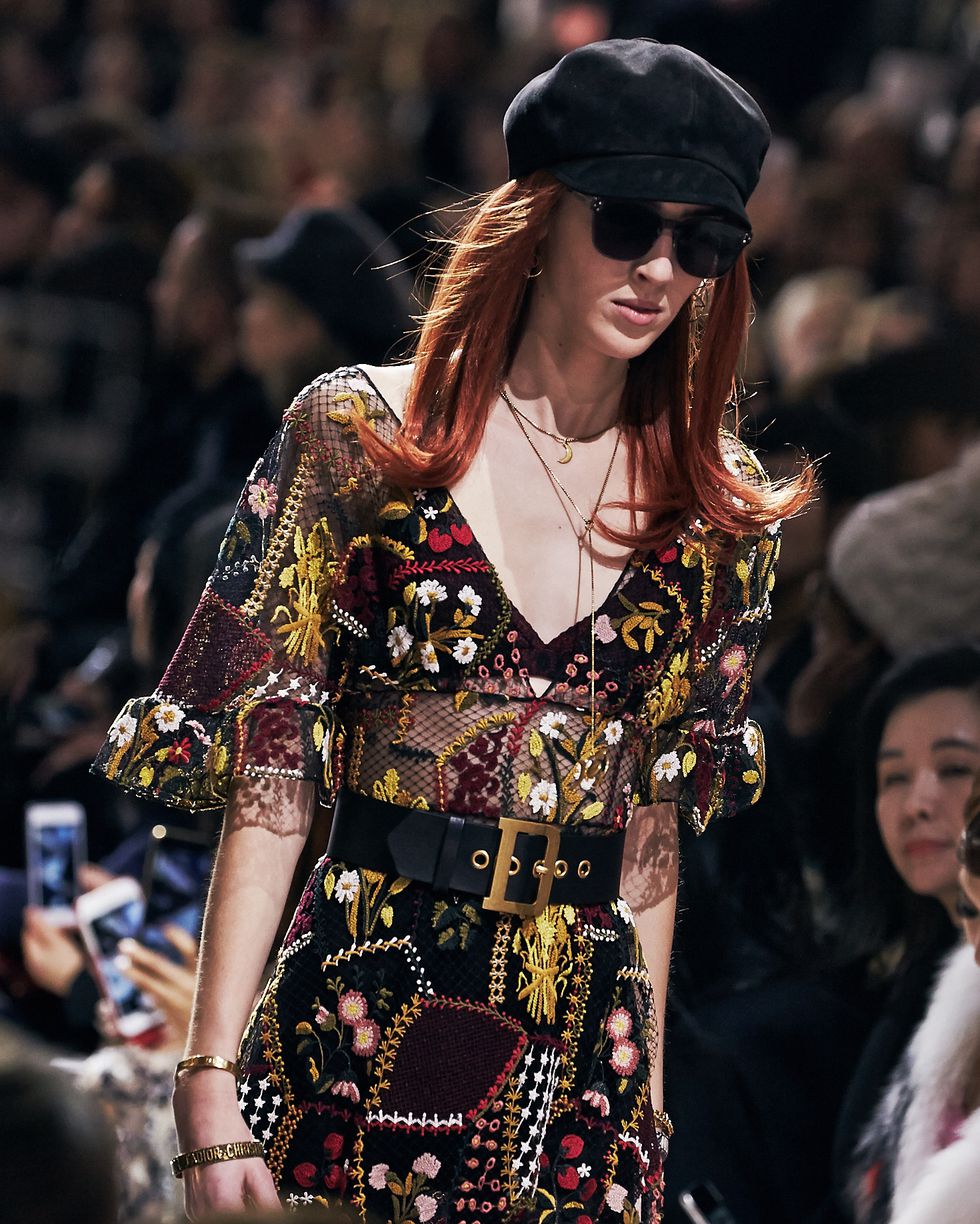 dior成衣秀经典,dior2018秋冬时装复古巴黎郊区