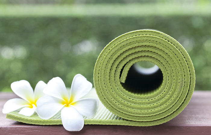 初学者适合用哪种类型的瑜伽垫,瑜伽垫怎么选新手如何选择瑜伽垫