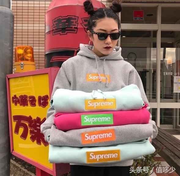 谁说奢侈品潮牌生产无Bug?Supreme再现印刷错误!