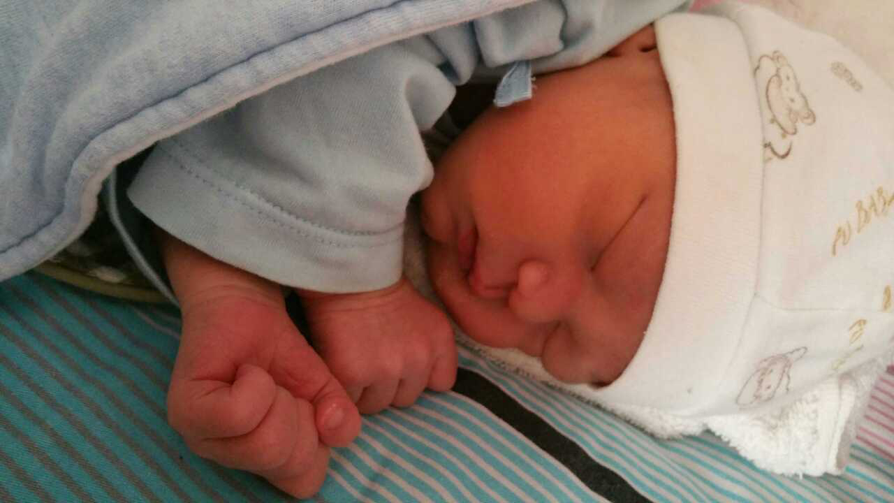 宝妈带娃做家务日常生活,宝妈副业带娃两不误