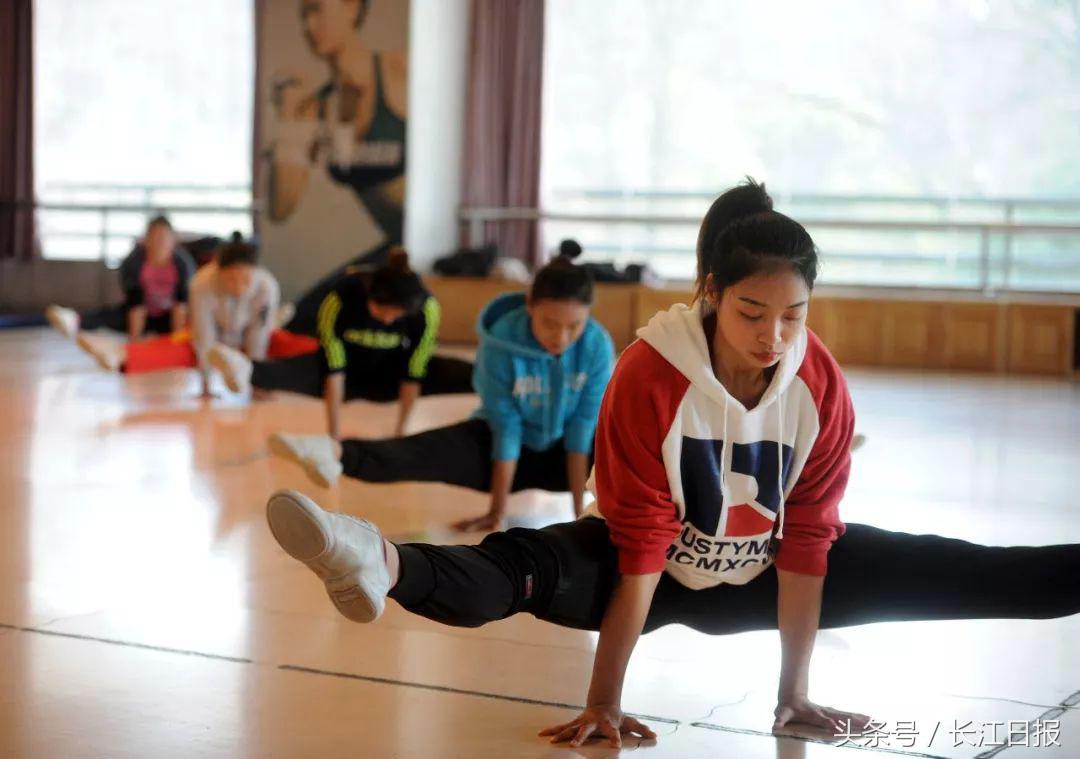 早安武汉|今日外出赏花灯记得携带雨具