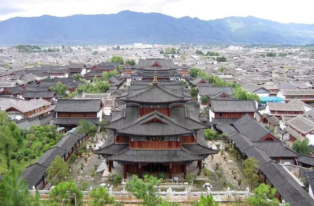 自驾游怎么穿越雪谷,自驾穿越雪地雾凇视频