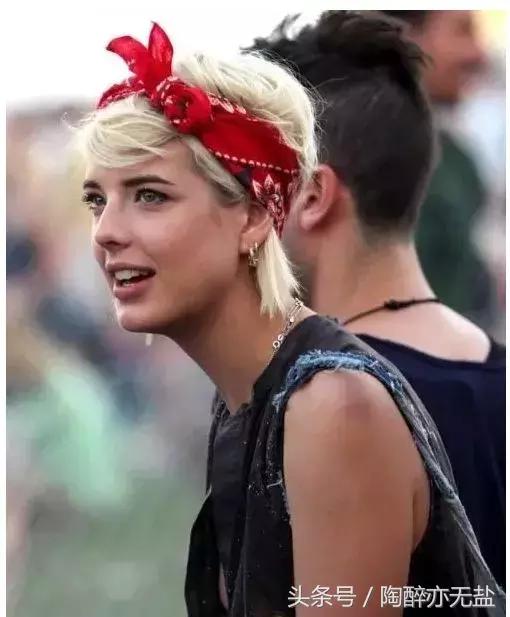 适合减龄少女心的发饰,80年代最流行的女士发饰