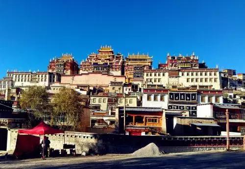 自驾游怎么穿越雪谷,自驾穿越雪地雾凇视频