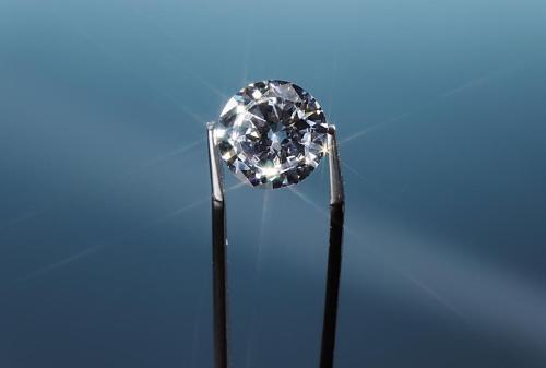 钻石滴水法能鉴别真假吗,手机灯光鉴别钻石真假