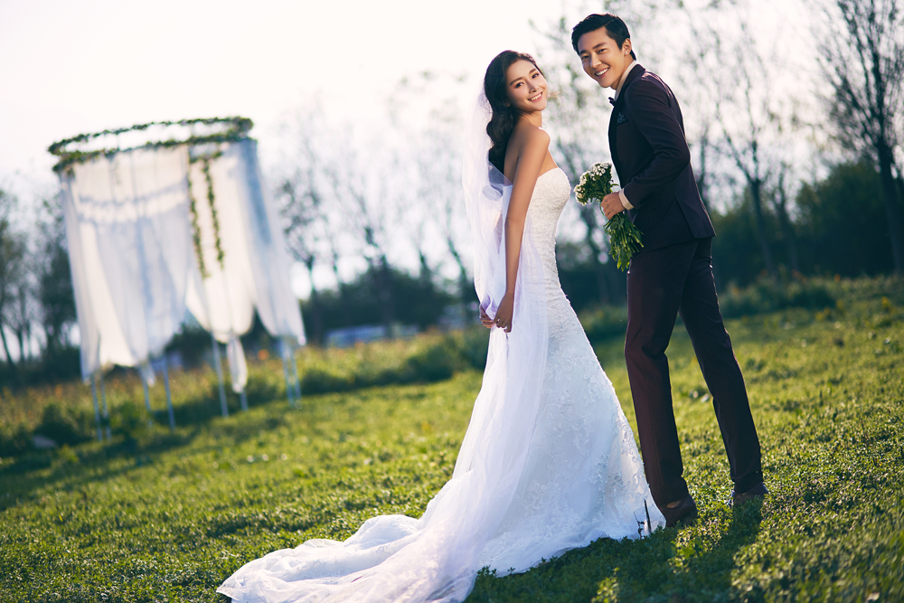 春天婚纱照应该怎么拍,春天拍婚纱照怎么选衣服