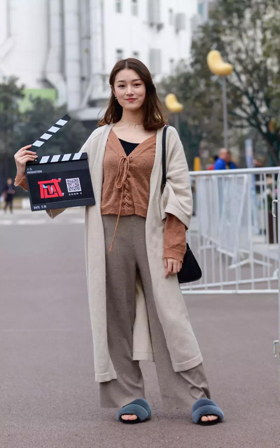 明星二姐张歆艺街拍,张歆艺红色波点裙伦敦街拍