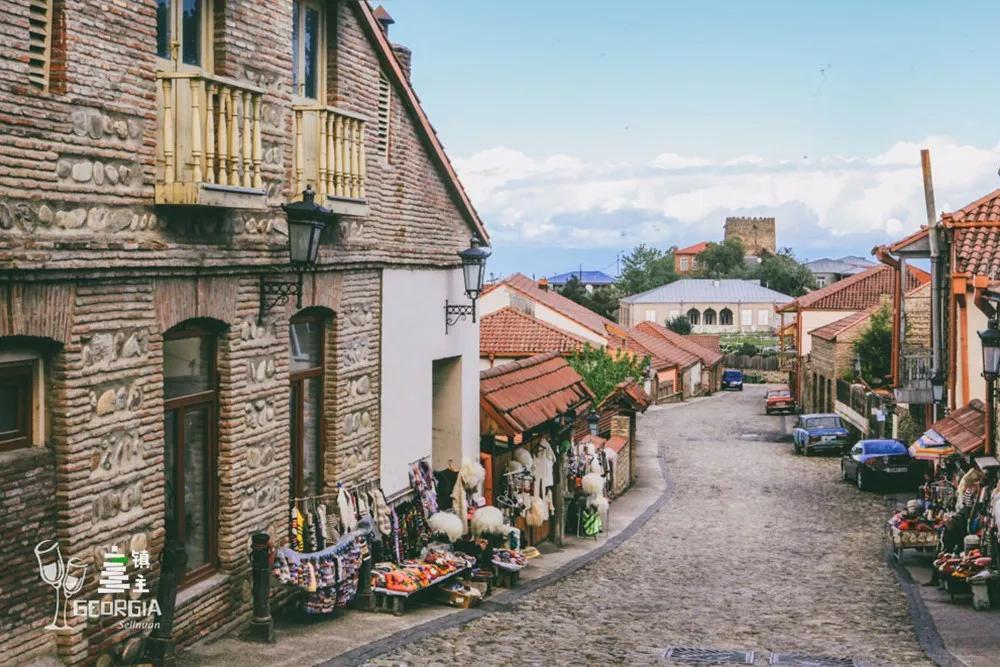 藏在山谷间的红酒小镇,藏在山谷的红酒小镇