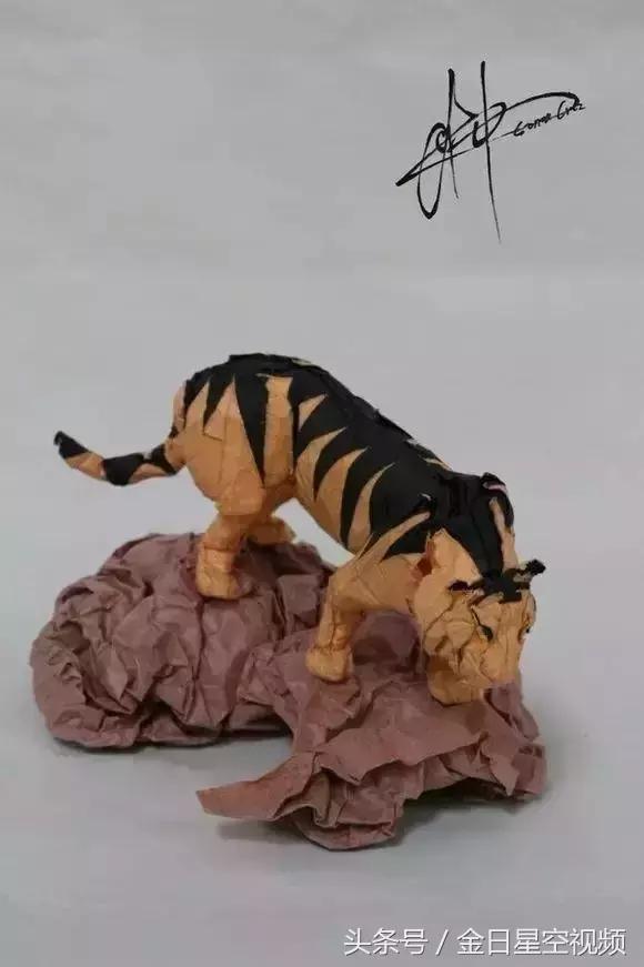 用纸折出来的能卖20万的螳螂,折纸天才秦坤一只纸螳螂卖到21万