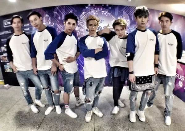 飞儿乐队主唱被踢是什么原因,飞儿乐队踢走主唱后现状