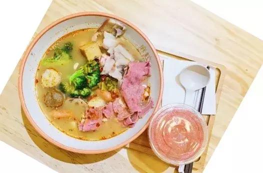 咖啡馆吃麻辣烫,咖啡馆里喝咖啡