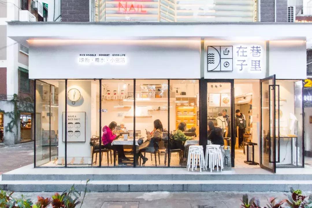 咖啡馆吃麻辣烫,咖啡馆里喝咖啡