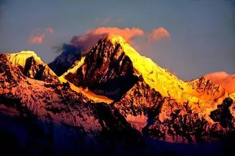 自驾游怎么穿越雪谷,自驾穿越雪地雾凇视频