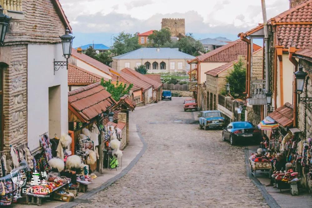 藏在山谷间的红酒小镇,藏在山谷的红酒小镇