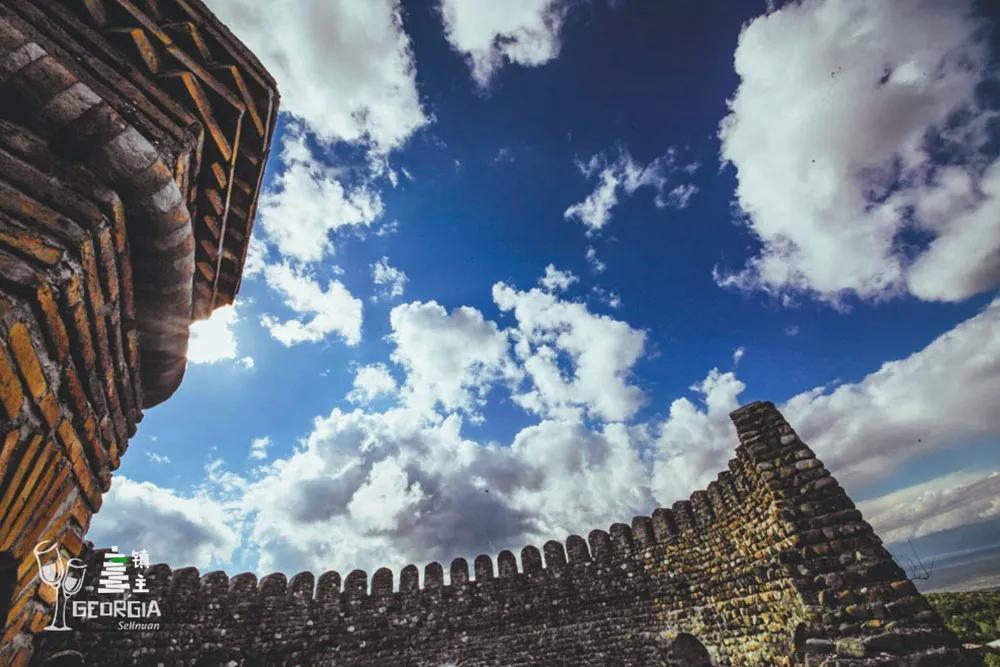 藏在山谷间的红酒小镇,藏在山谷的红酒小镇