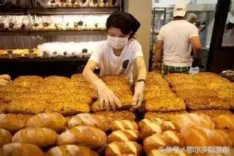 与狗接吻不怕得狂犬病吗,跟狗狗亲嘴会感染狂犬病么