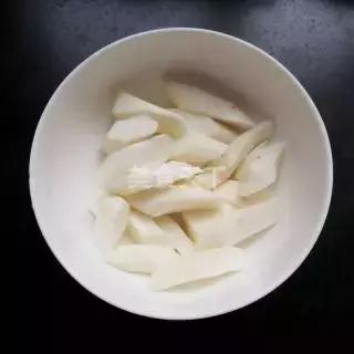 山药红枣花生米粥做法,今日美食推荐金汤花胶鸡