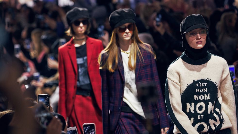 dior成衣秀经典,dior2018秋冬时装复古巴黎郊区