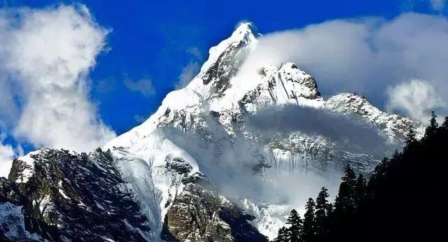 自驾游怎么穿越雪谷,自驾穿越雪地雾凇视频