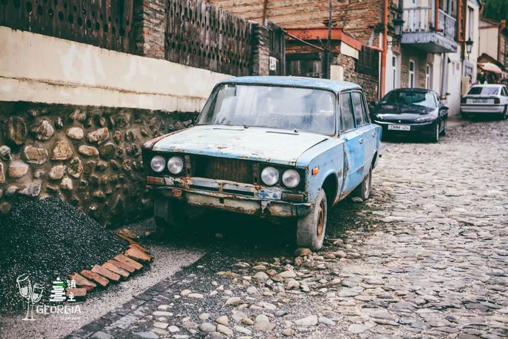 藏在山谷间的红酒小镇,藏在山谷的红酒小镇