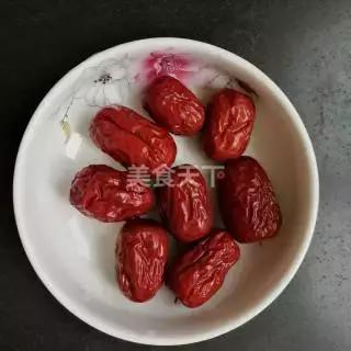 山药红枣花生米粥做法,今日美食推荐金汤花胶鸡