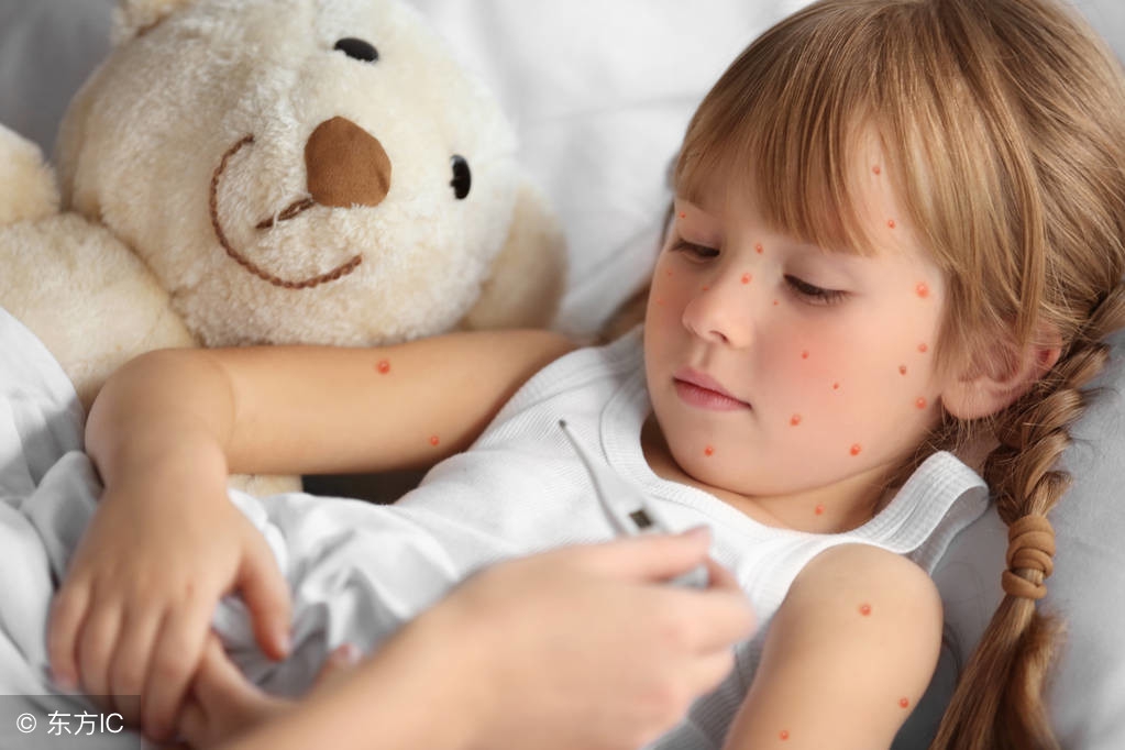 丘疹性荨麻疹症状是怎么引起的,丘疹性荨麻疹的症状与治疗方法