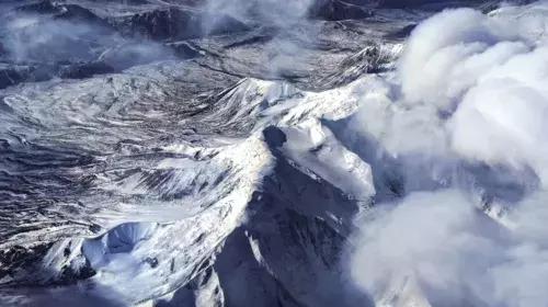 自驾游怎么穿越雪谷,自驾穿越雪地雾凇视频