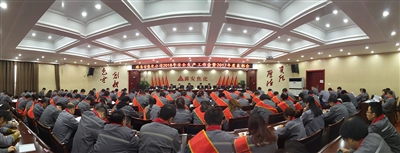 勇立潮头踏浪行奋楫扬帆天地宽,勇立潮头踏浪行下一句