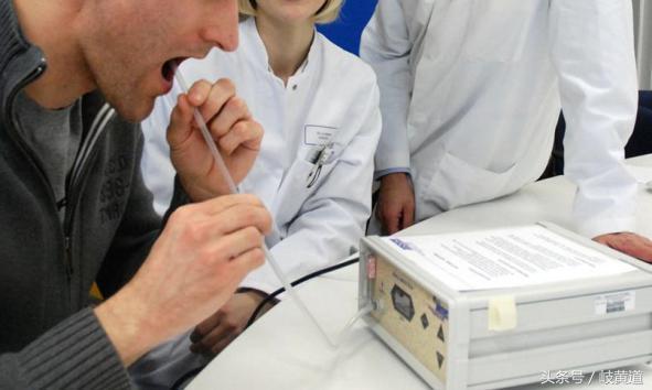 怎样正确检测自己有没有口臭,口腔异味口臭怎么办有什么好方法