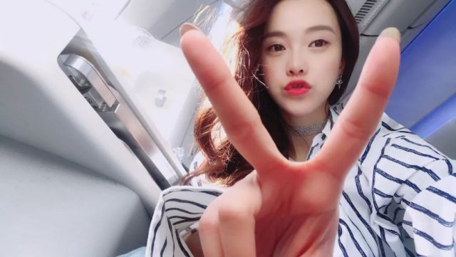 为了演戏放弃模特，但自带的“漫画腿”却让她被整个时尚圈记住了