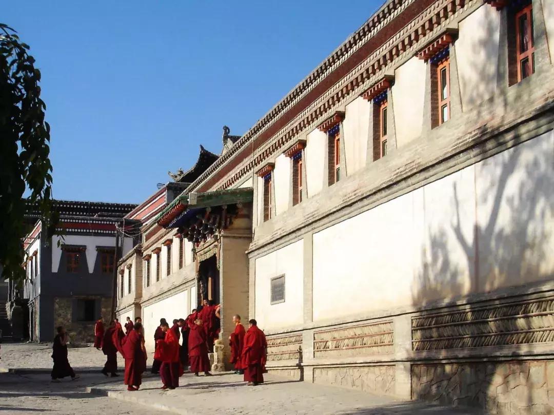 自驾游怎么穿越雪谷,自驾穿越雪地雾凇视频