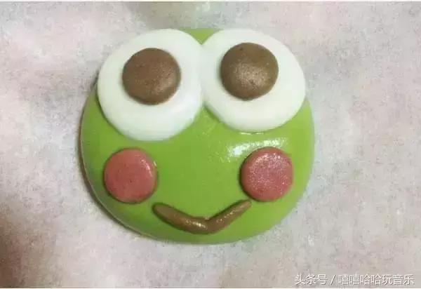 元宵节，送您一碗汤圆，祝生活甜甜蜜蜜！团团圆圆！