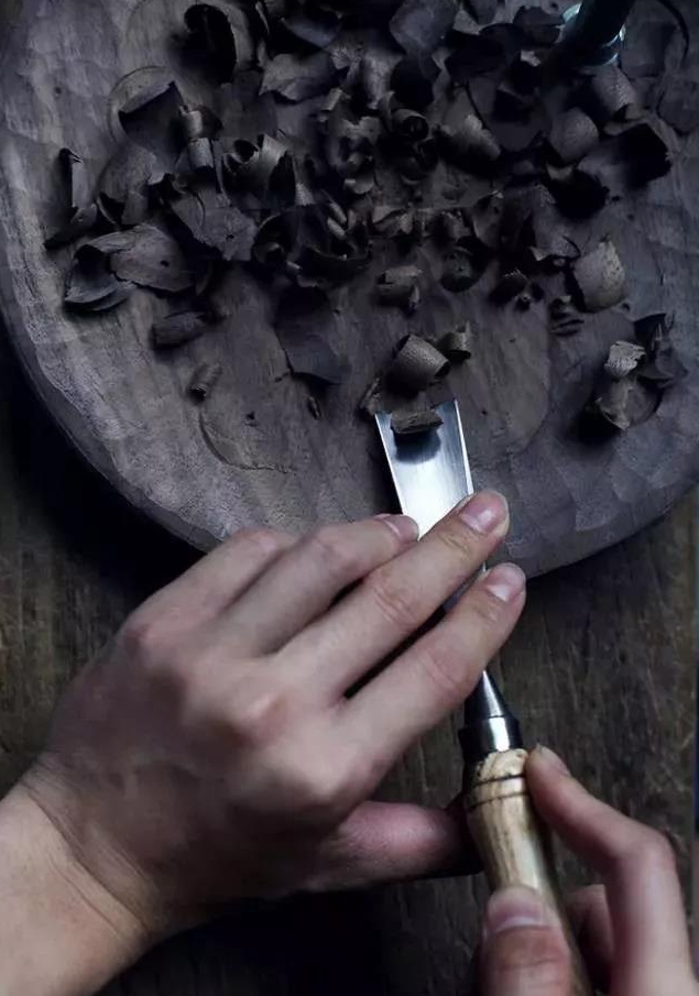 黑胡桃木家具价格为啥差别那么大,黑胡桃木家具和乌金木家具哪种好