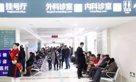 阜阳发热门诊爆满,阜阳六院2楼门诊