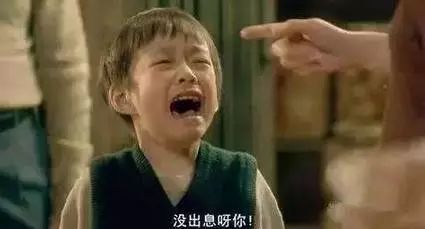 孩子乱扔东西都是惯出来,娃乱扔东西