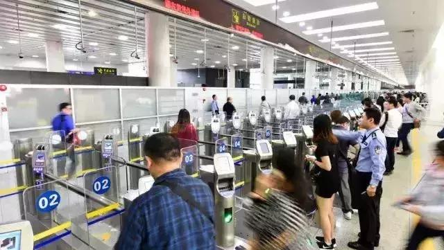 深圳至香港要多少分钟,从深圳出发十分钟到香港