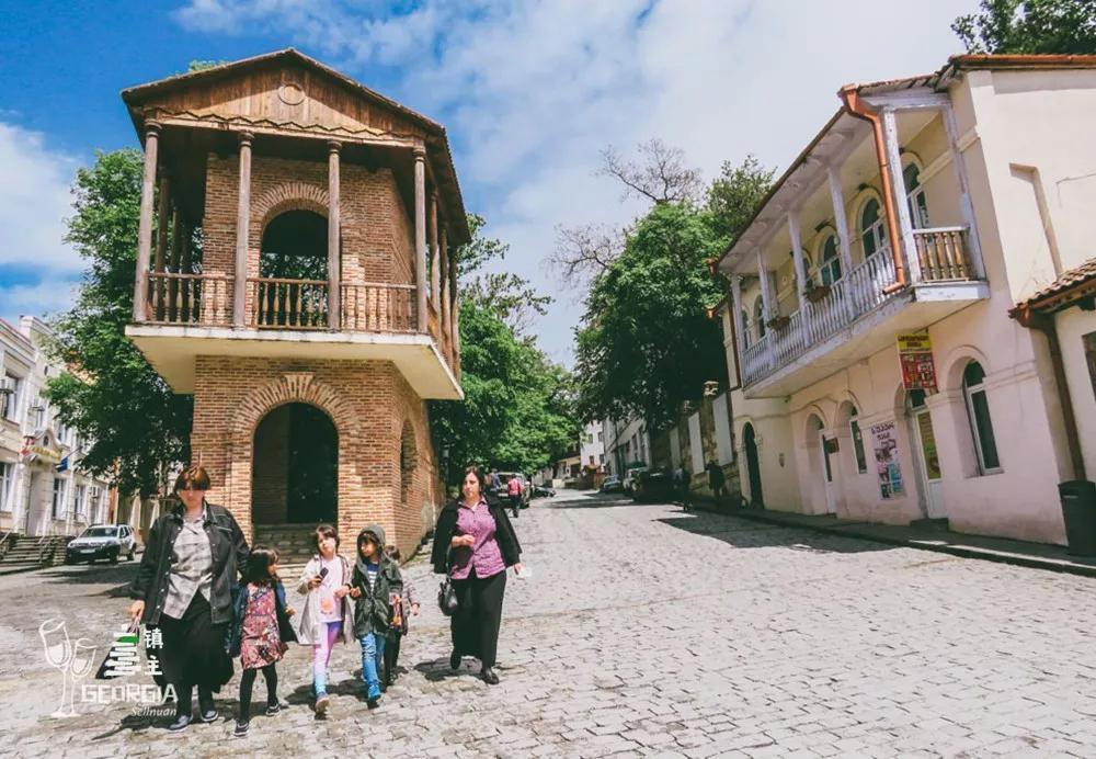 藏在山谷间的红酒小镇,藏在山谷的红酒小镇