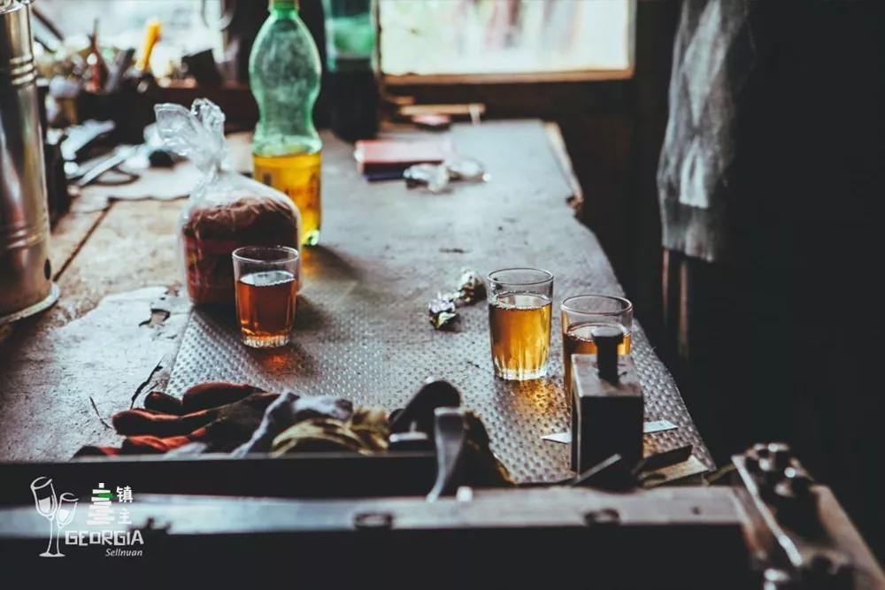 藏在山谷间的红酒小镇,藏在山谷的红酒小镇