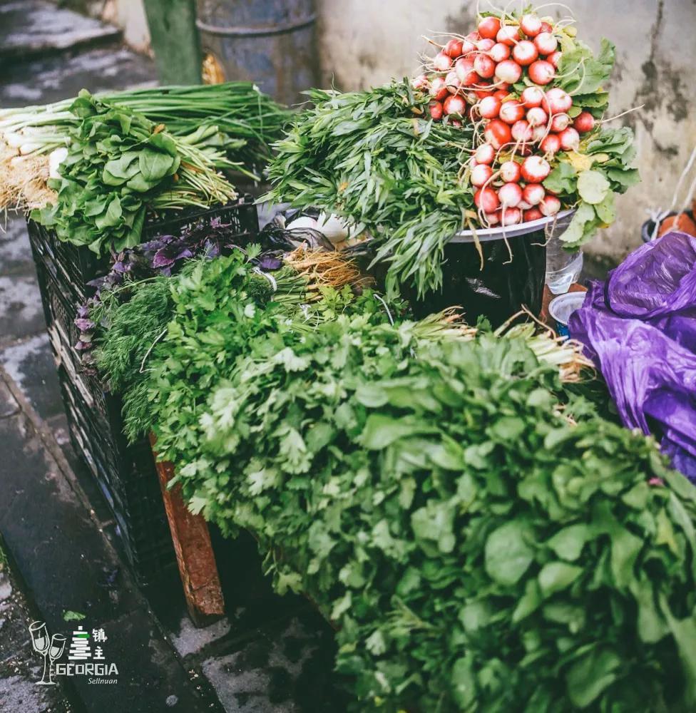 藏在山谷间的红酒小镇,藏在山谷的红酒小镇