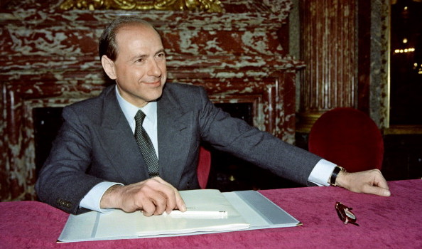 25年了，意大利人怎么还信贝卢斯科尼？