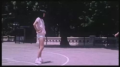 为了演戏放弃模特，但自带的“漫画腿”却让她被整个时尚圈记住了