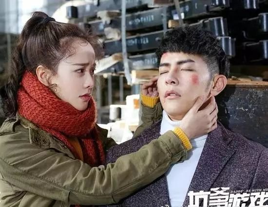 为了演戏放弃模特，但自带的“漫画腿”却让她被整个时尚圈记住了