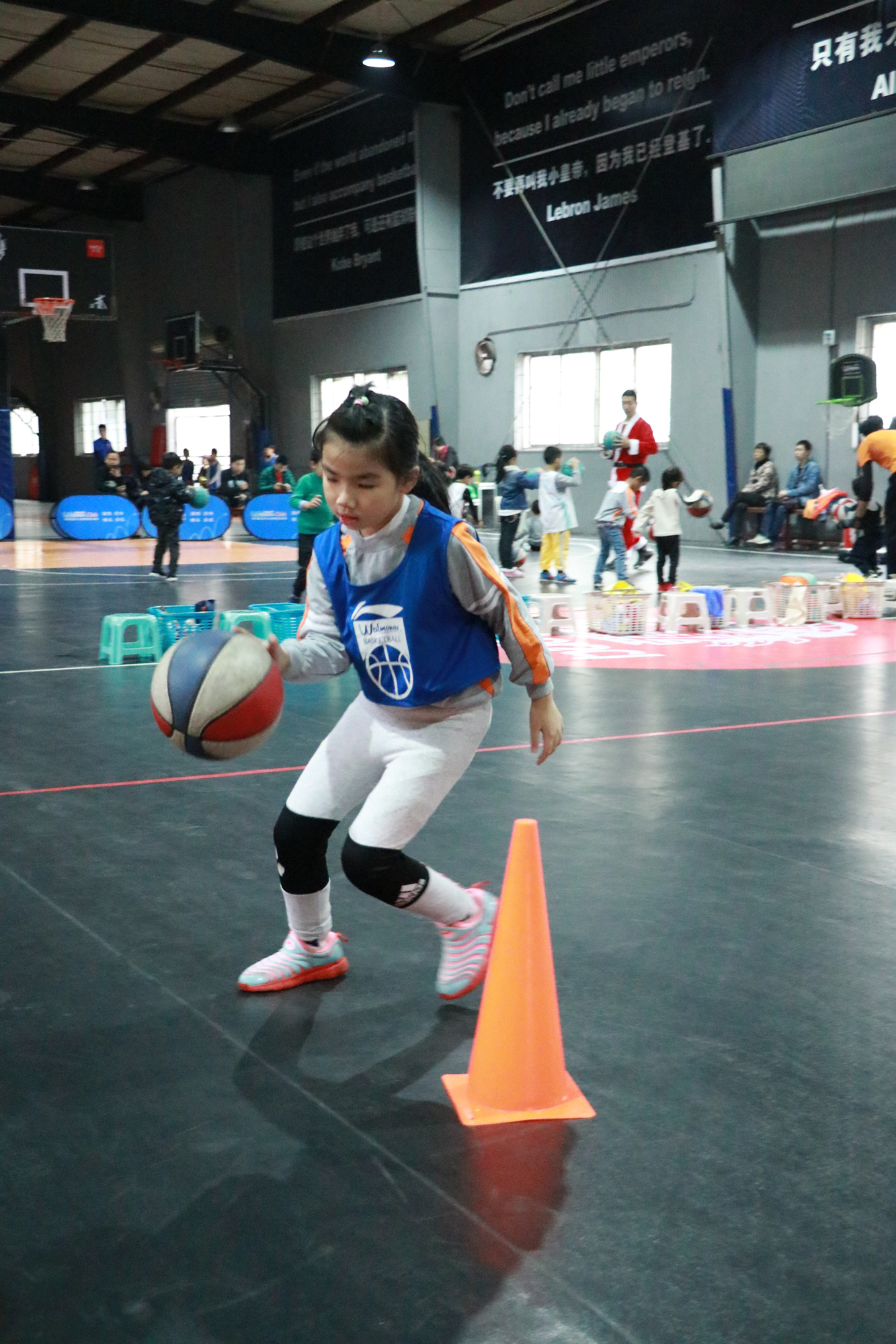 小学女生打篮球有什么好处,女孩子打篮球的好处