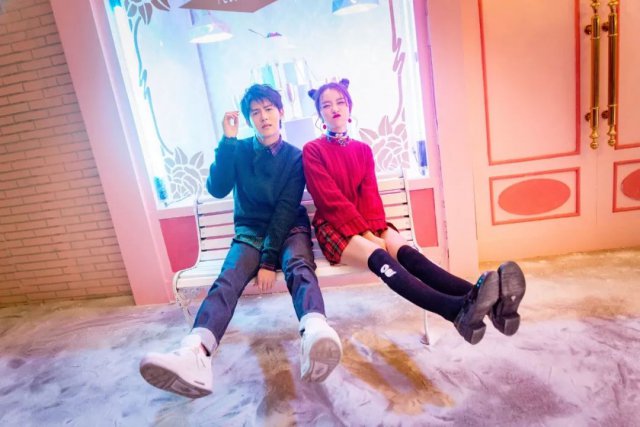 为了演戏放弃模特，但自带的“漫画腿”却让她被整个时尚圈记住了