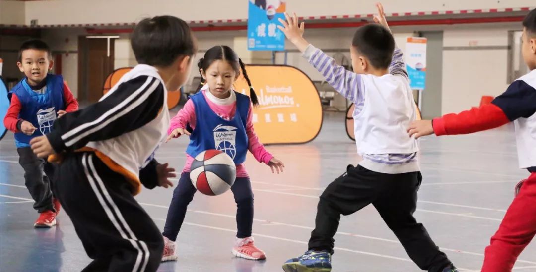 小学女生打篮球有什么好处,女孩子打篮球的好处
