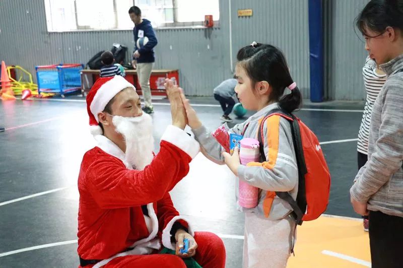 小学女生打篮球有什么好处,女孩子打篮球的好处
