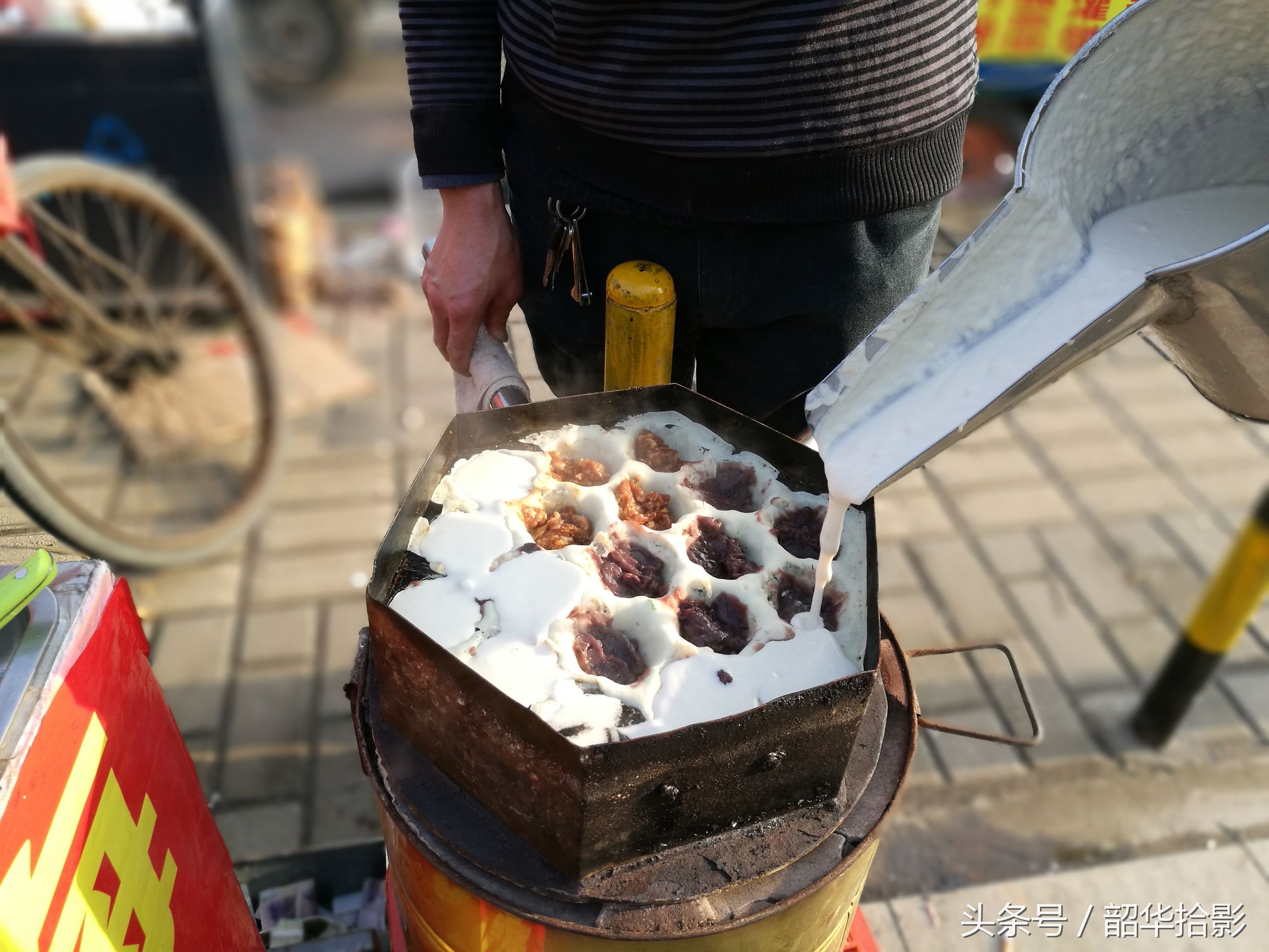 北京小吃一条街梅花糕,街边小吃梅花糕