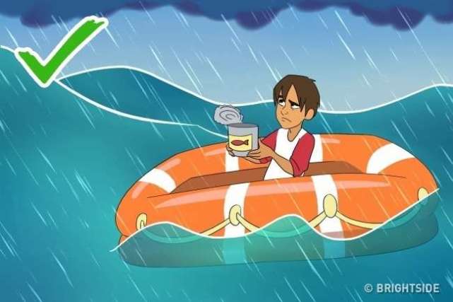 三男三女被困大海他们如何自救,在大海里面摔进海水里面怎么自救