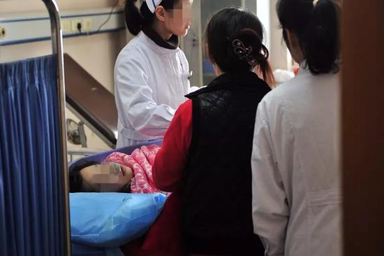 女孩意外怀孕却遭到男友的抛弃,女孩意外怀孕男友却不负责